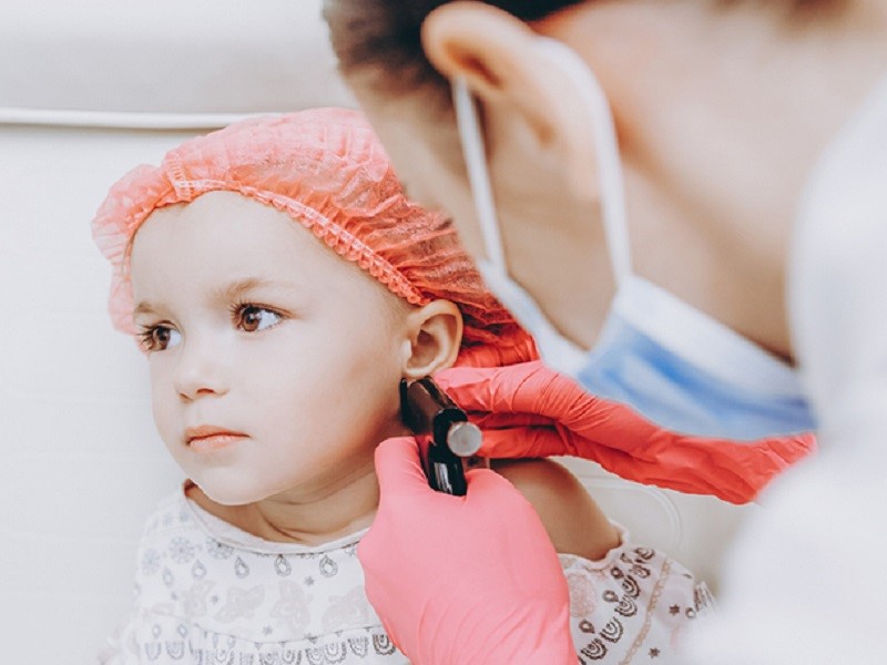 سوراخ‌ کردن گوش نوزادان و کودکان