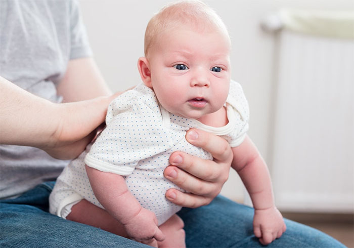 آموزش گرفتن آروغ نوزاد
