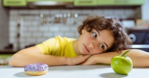 خوراکی‌های ممنوع برای دندان کودکان